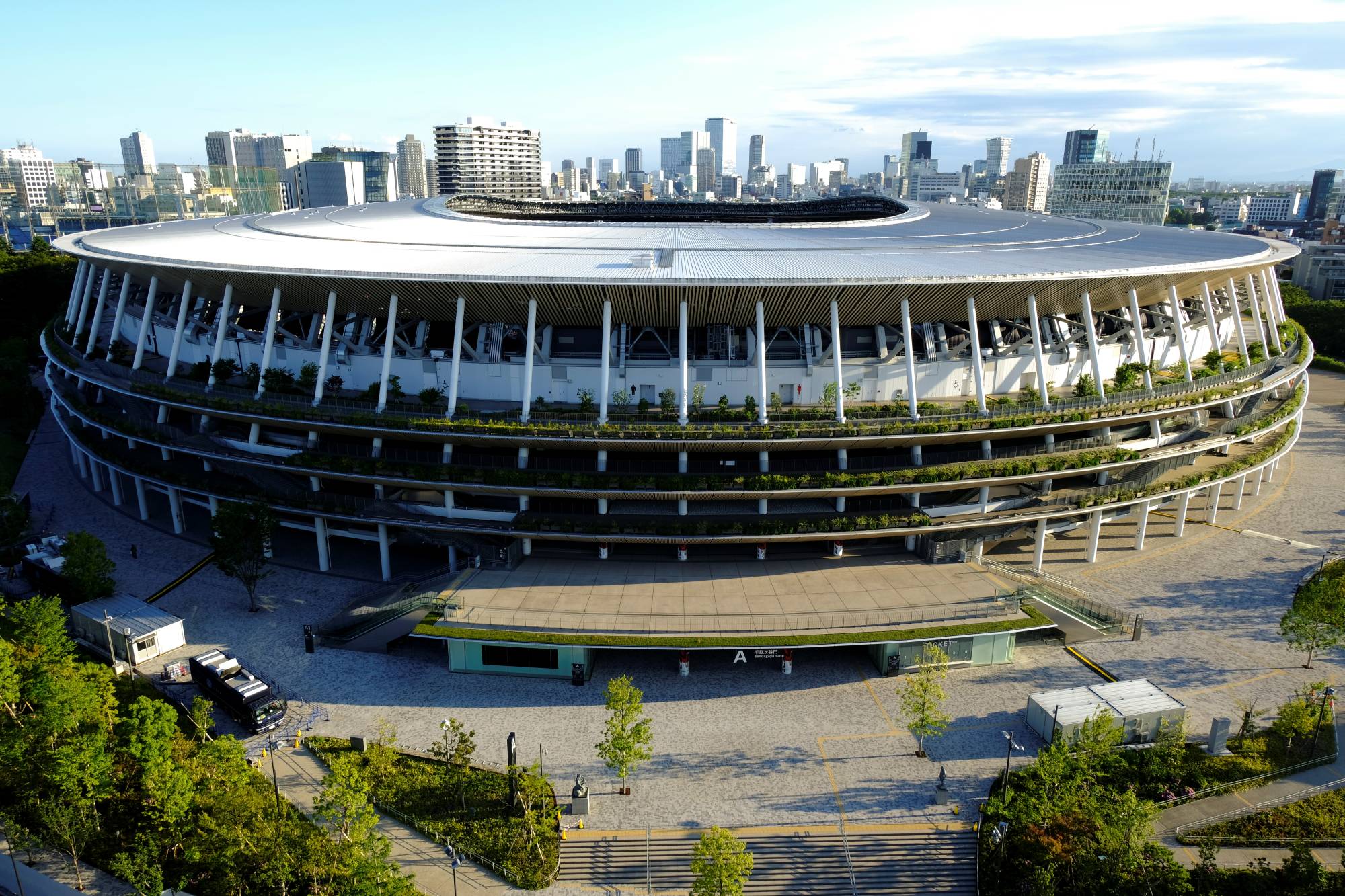 The National Stadium in Tokyo on Thursday. An intensifying clash between the central government and its own advisers over attendance restrictions during the Tokyo Games is hounding organizers. | REUTERS