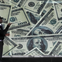 A security guard stands outside a currency exchange in Kenya\'s capital Nairobi. | REUTERS