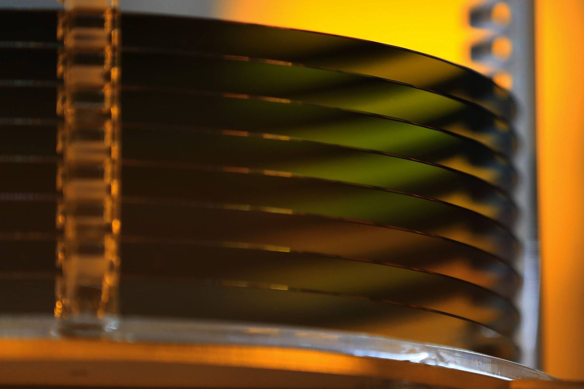 Japan must put at least ¥1 trillion toward chip development this fiscal year it if wants to revive the industry, a top adviser to the government says. | BLOOMBERG