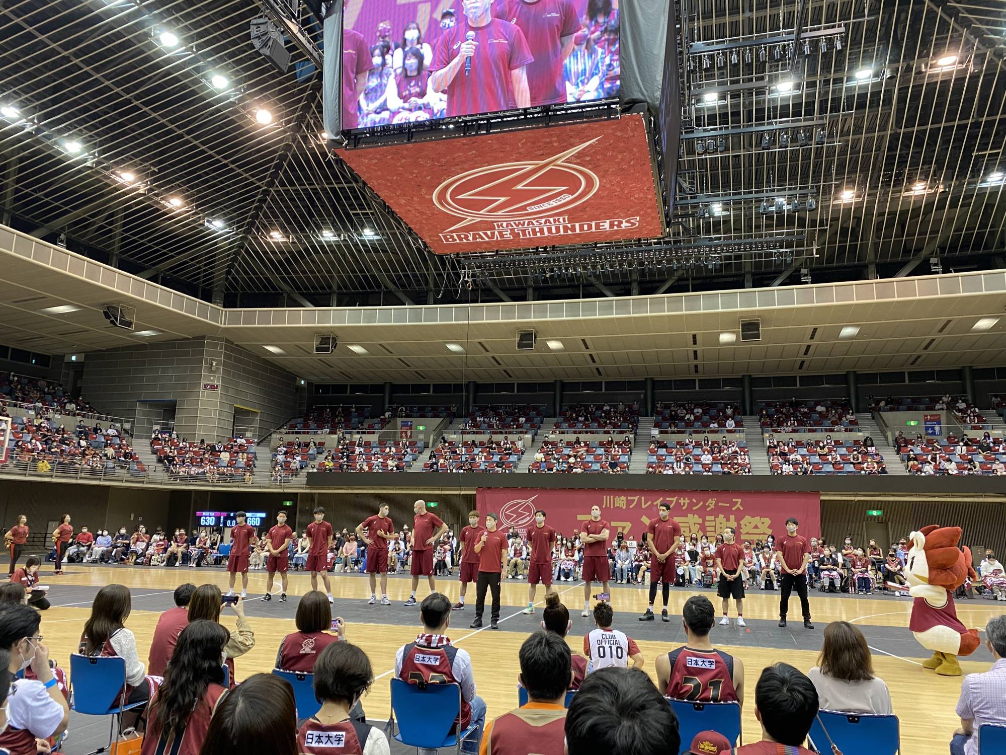 The Brave Thunders hold a fan fest at Todoroki Arena in Kawasaki in June. | KAZ NAGATSUKA