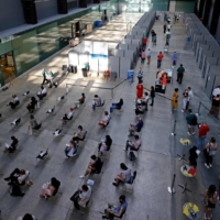 A temporary COVID-19 vaccine center at the Tate Modern in central London on July 16 | AFP-JIJI