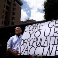 An anti-vaccine protester outside of Houston Methodist Hospital  | AFP-JIJI