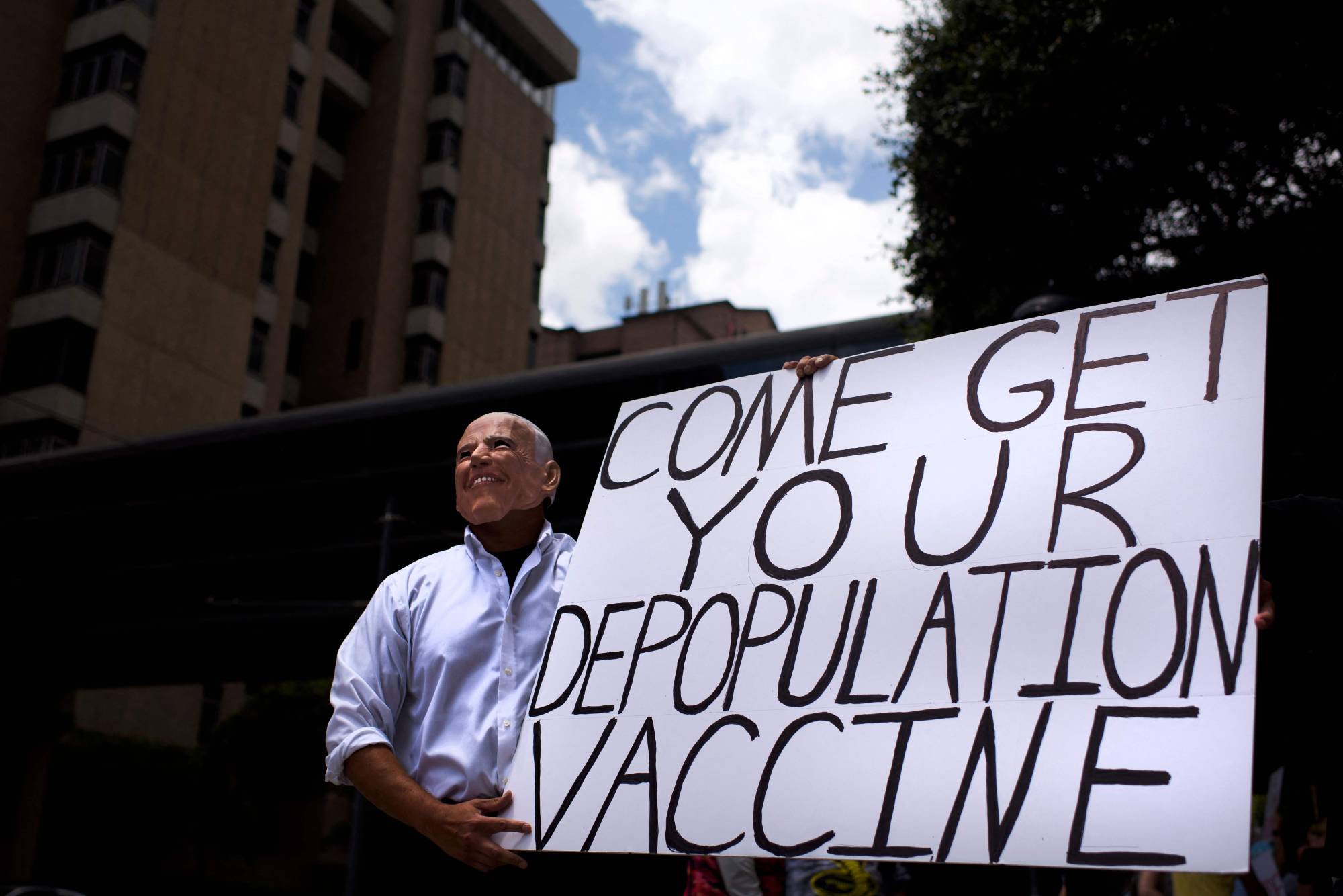 An anti-vaccine protester outside of Houston Methodist Hospital | AFP-Jiji