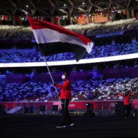 Flagbearer Yasameen Al Raimi of Yemen lead his contingent in the athletes parade during the Tokyo Olympics opening ceremony Friday. Countries were listed by their Japanese pronunciation. For example, Yemen — \"Iemen\" in Japanese — came near the front, not the back. | REUTERS