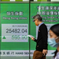 A screen displays information about the Hang Seng Index in Hong Kong in November 2020.  | BLOOMBERG