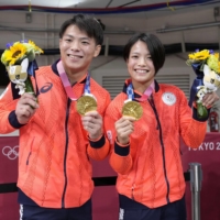 Judokas Hifumi Abe (left) and Uta Abe each won gold medals on Sunday in a historic night at Tokyo\'s Nippon Budokan.  | KYODO 