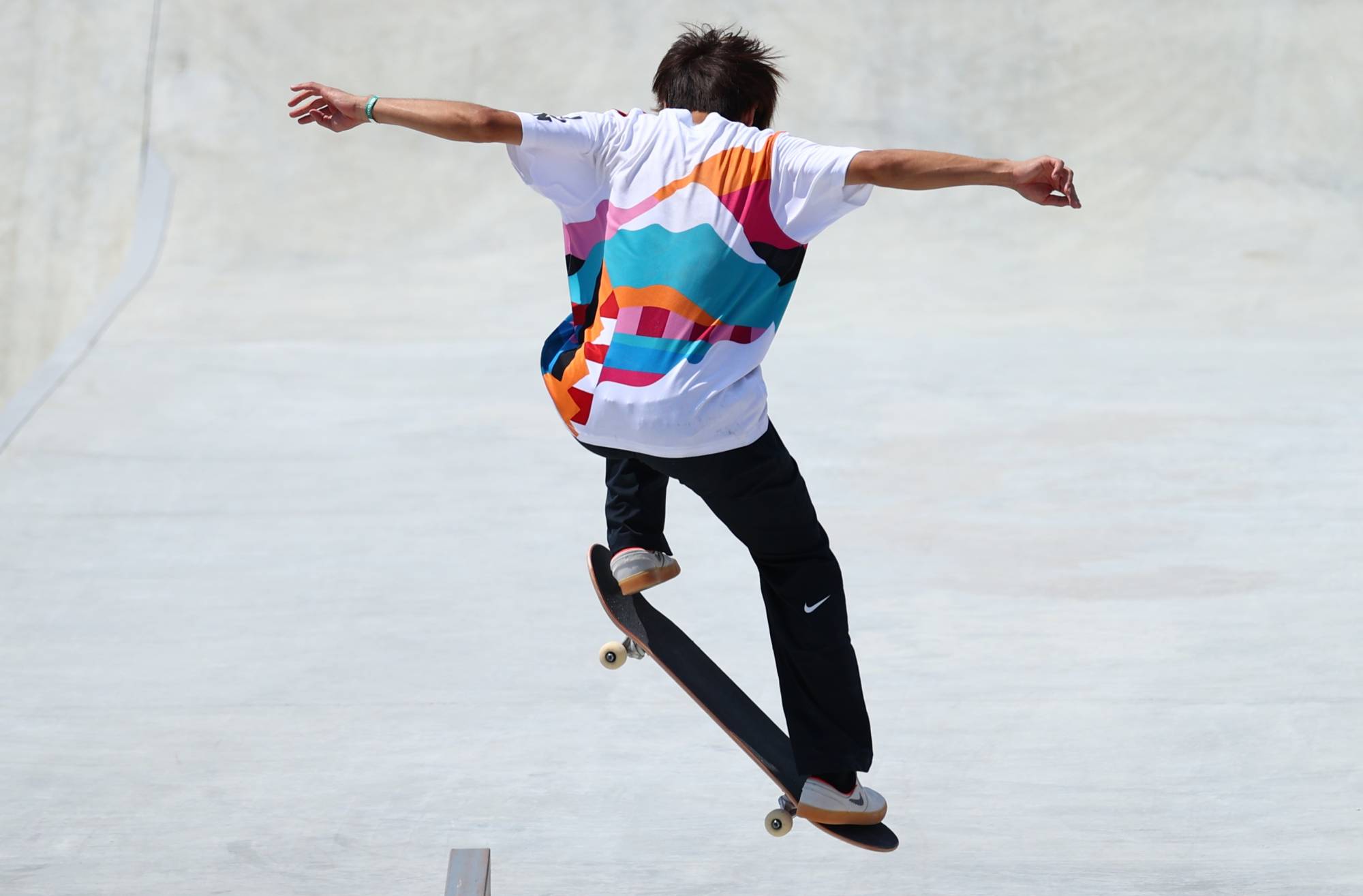 The immediate effect of Yuto Horigome winning the gold medal was seen in the fact that the Mount Fuji-motif shirt he wore during the competition Sunday was completely sold out on Nike’s online store as of Monday morning. | Reuters