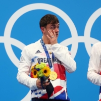 Tom Daley and Matty Lee on the podium after winning the gold medal on Monday.  | REUTERS 