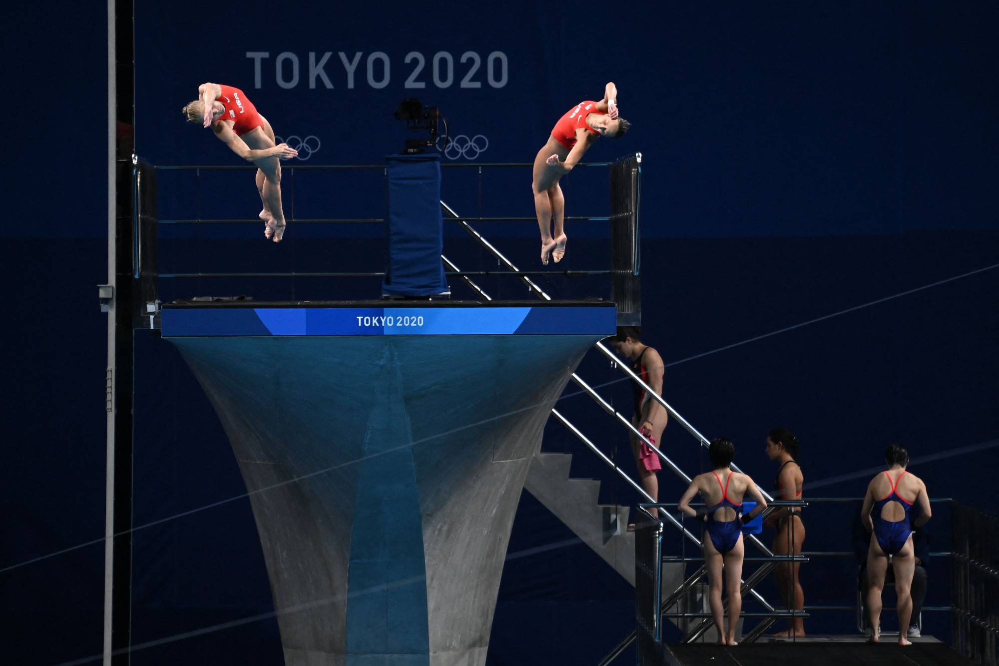 USA's Delaney Schnell (left) and Jessica Parratto compete in the women's synchronized 10m platform diving final event. | AFP-JIJI