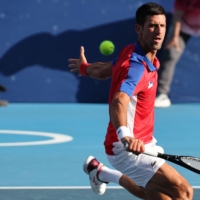 Serbia\'s Novak Djokovic returns the ball to Spain\'s Alejandro Davidovich Fokina during their Tokyo 2020 Olympic Games men\'s singles third round tennis match at the Ariake Tennis Park in Tokyo on July 28, 2021. (Photo by Giuseppe CACACE / AFP) | AFP-JIJI