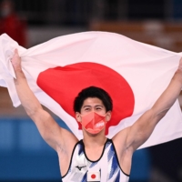 Japan\'s Daiki Hashimoto celebrates after winning the artistic gymnastics men\'s all-around final. | AFP-JIJI