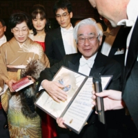 Toshihide Masukawa speaks to reporters in Stockholm in December 2008 after receiving the Nobel Prize in physics. | KYODO