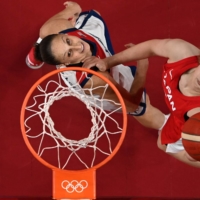 Diana Taurasi of the U.S. (left) and Japan\'s Maki Takada jump for the ball in their group match at Saitama Super Arena on Friday.  | AFP-JIJI