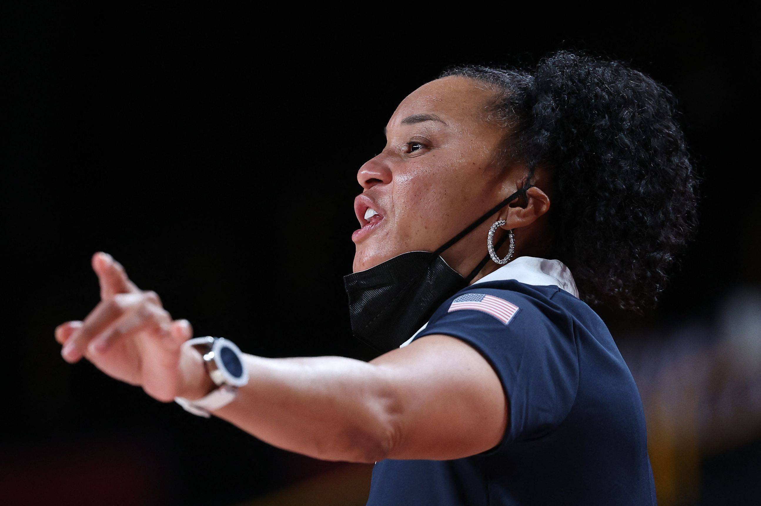 USA's coach Dawn Michelle Staley gestures from the sideline during the women's preliminary round between Japan and USA of the Tokyo 2020 Olympic Games at the Saitama Super Arena in Saitama on Friday. | AFP-JIJI
