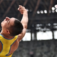 Ukraine\'s Mykyta Nesterenko competes in the men\'s discus throw qualification at the Olympic Stadium  | AFP-JIJI
