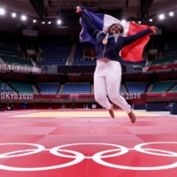 France\'s Romane Dicko jumps for joy after receiving the bronze medal in women\'s 78-kilogram judo women\'s in Nippon Budokdan. | AFP-JIJI
