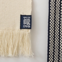 Maekake aprons made by Anything Co. Ltd. use a thicker yarn to produce a textured weave, and have braided straps crafted in Hiroshima Prefecture. | HIROYUKI HARA
