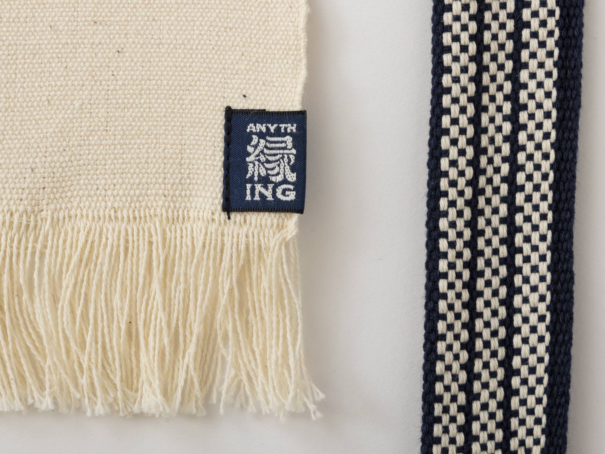 Maekake aprons made by Anything Co. Ltd. use a thicker yarn to produce a textured weave, and have braided straps crafted in Hiroshima Prefecture. | HIROYUKI HARA 