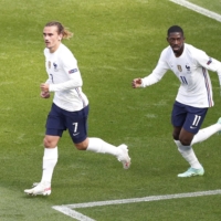 Barcelona forwards and France internationals Antoine Griezmann (left) and Ousmane Dembele have apologized for comments made toward hotel employees during Barcelona\'s tour of Japan in 2019. | POOL / VIA REUTERS