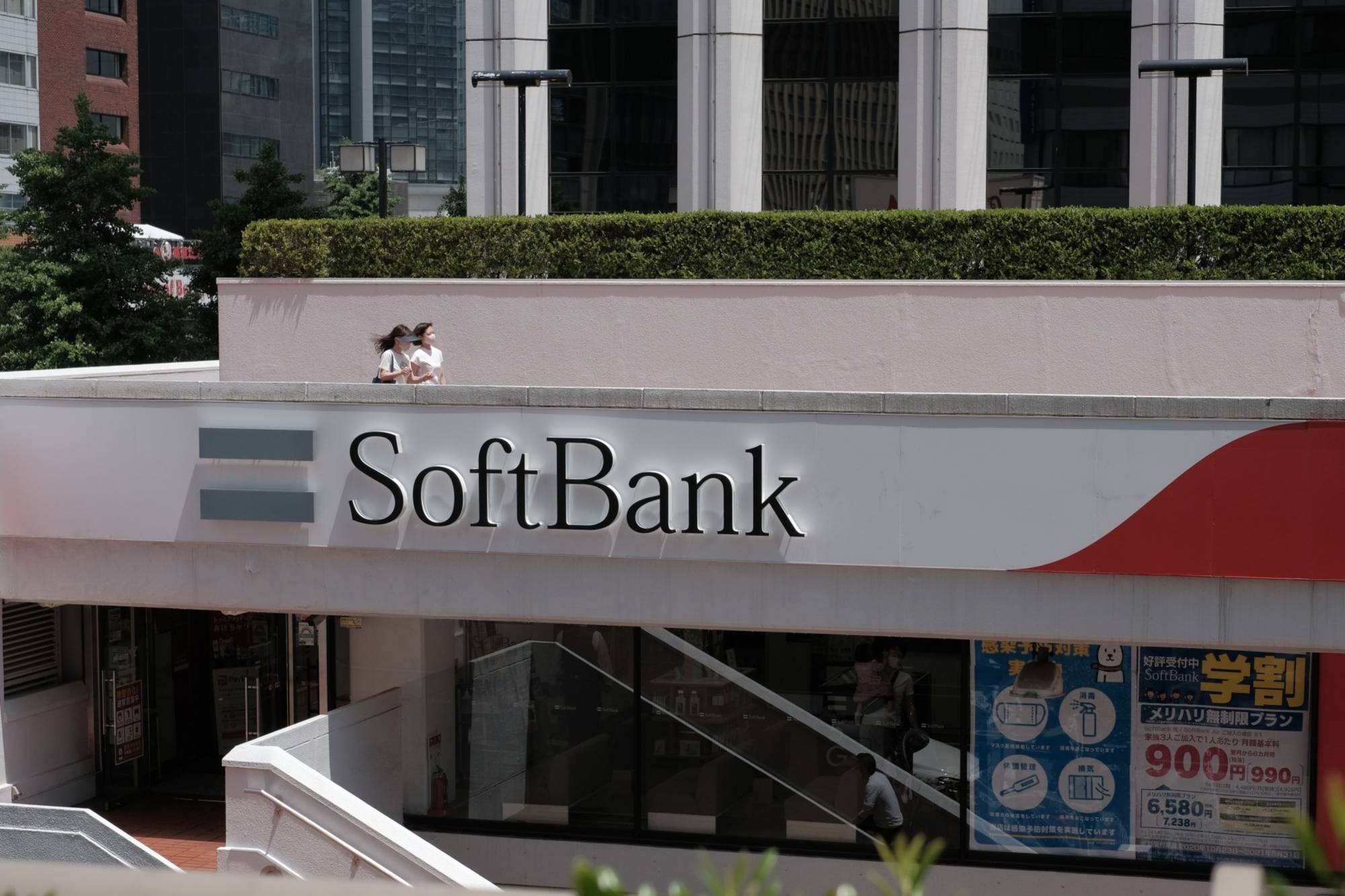 SoftBank Group Corp. plans to expand its investments in Latin America from startups to stakes in public companies. | BLOOMBERG