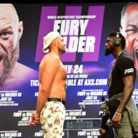 Boxers Tyson Fury (left) and Deontay Wilder face off at a news conference in Los Angeles on June 15.  | AFP-JIJI