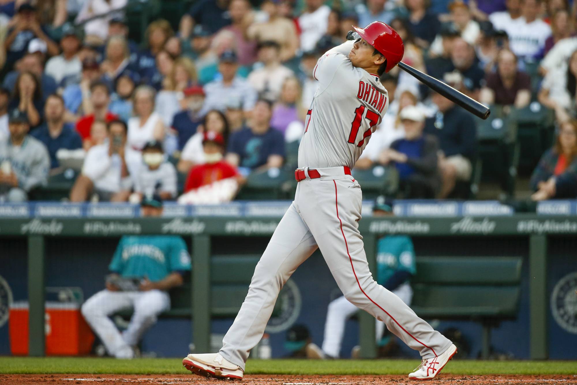 Shohei Ohtani blasts MLBleading 33rd homer in loss to Seattle The