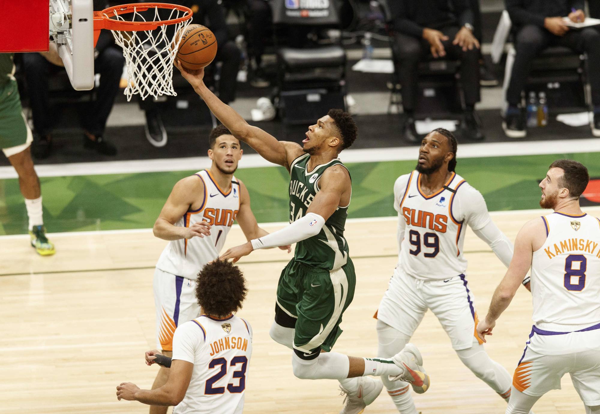 Bucks' Giannis Antetokounmpo Returns in Finals Loss to Suns - The New York  Times