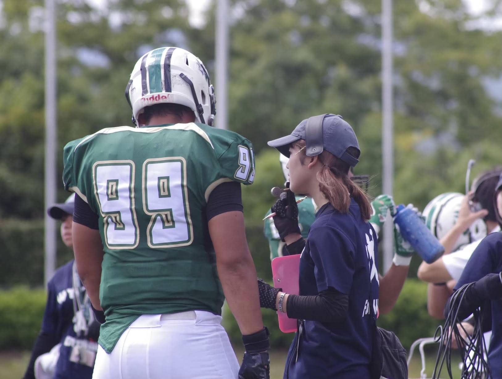 Kyoto Prefectural University offensive coordinator Momoe Tani calls a play during a game. | COURTESY OF MOMOE TANI