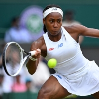Coco Gauff returns against Germany\'s Angelique Kerber at the 2021 Wimbledon Championships in London on July 5. | AFP-JIJI