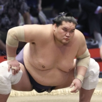 Terunofuji (left) stares down Hukuho on the final day of the Nagoya Grand Sumo Tournament on Sunday.  | KYODO