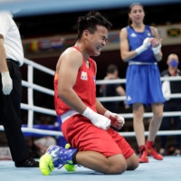 Philippines\' Nesthy Petecio celebrates after winning against Italy\'s Irma Testa after their women\'s feather (54-57kg) semi-final boxing match. | AFP-JIJI