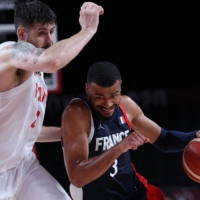France\'s Timothe Luwawu Kongbo runs with the ball in the men\'s preliminary round group A basketball match between Iran and France. | AFP-JIJI