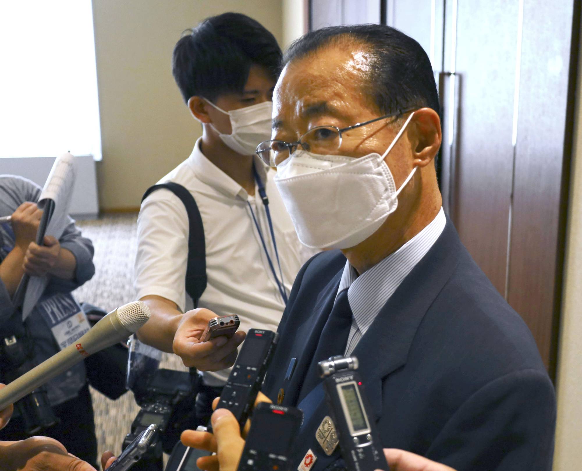 Former Chief Cabinet Secretary Takeo Kawamura speaks to reporters in Ube, Yamaguchi Prefecture, on Saturday. | KYODO