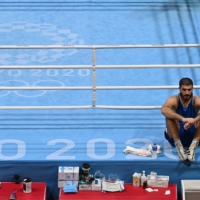 France\'s Mourad Aliev waits outside the ring after losing by disqualification against Britain\'s Frazer Clarke during their men\'s super heavy (over 91kg) quarter-final boxing match. | AFP-JIJI