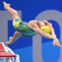 Australia\'s Emma McKeon competes to win the final of the women\'s 50m freestyle swimming event. | AFP-JIJI