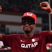 Mutaz Essa Barshim of Qatar celebrates after winning the gold in the men\'s high jump final during the Tokyo Olympics on Monday. | AFP-JIJI