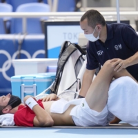 Daniil Medvedev takes a medical timeout for heat fatigue during an Olympic tennis match on July 28. | KYODO