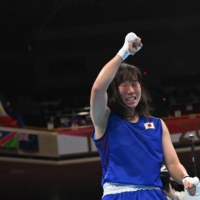 Japan\'s Sena Irie celebrates after winning the gold medal bout in the women\'s featherweight boxing competition  | AFP-JIJI