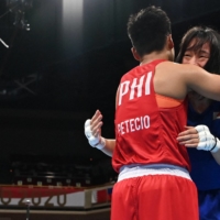 Japan\'s Sena Irie and the Philippines\' Nesthy Petecio embrace after their gold medal bout.  | AFP-JIJI