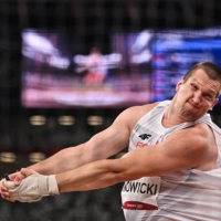 Poland\'s Wojciech Nowicki competes in the men\'s hammer throw final during the Tokyo 2020 Olympic Games at the Olympic Stadium in Tokyo on Wednesday. | AFP-JIJI
