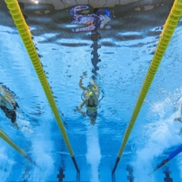 Australia\'s Cate Campbell (left) and Emma McKeon (center) race alongside Poland\'s Katarzyna Wasick on July 31.  | AFP-JIJI