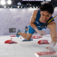 Tomoa Narasaki competes in the speed final during the men\'s sport climbing competition at the 2020 Tokyo Olympics on Thursday. | AFP-JIJI