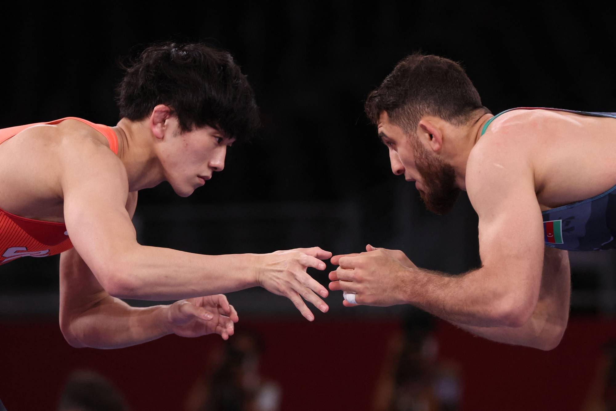 Japan's Takuto Otoguro (red) faces Azerbaijan's Haji Aliyev in the gold medal bout of the men's freestyle wrestling 65 kg division on Saturday at Makuhari Messe. | AFP-JIJI