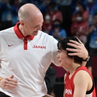 Japan women\'s basketball coach Thomas Hovasse (left) comforts Nako Motohashi after their defeat in the women\'s final. | AFP-JIJI