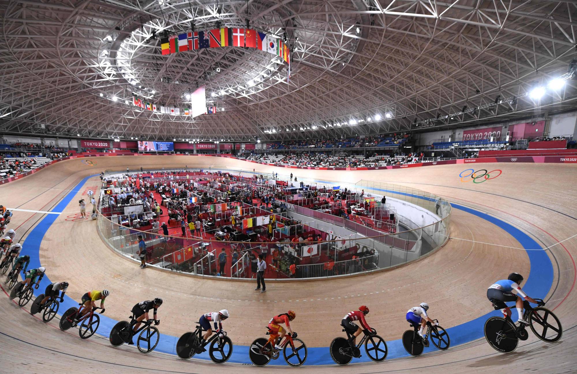 Cyclists compete in the women's track cycling omnium scratch race at Izu Velodrome in Izu | AFP-JIJI