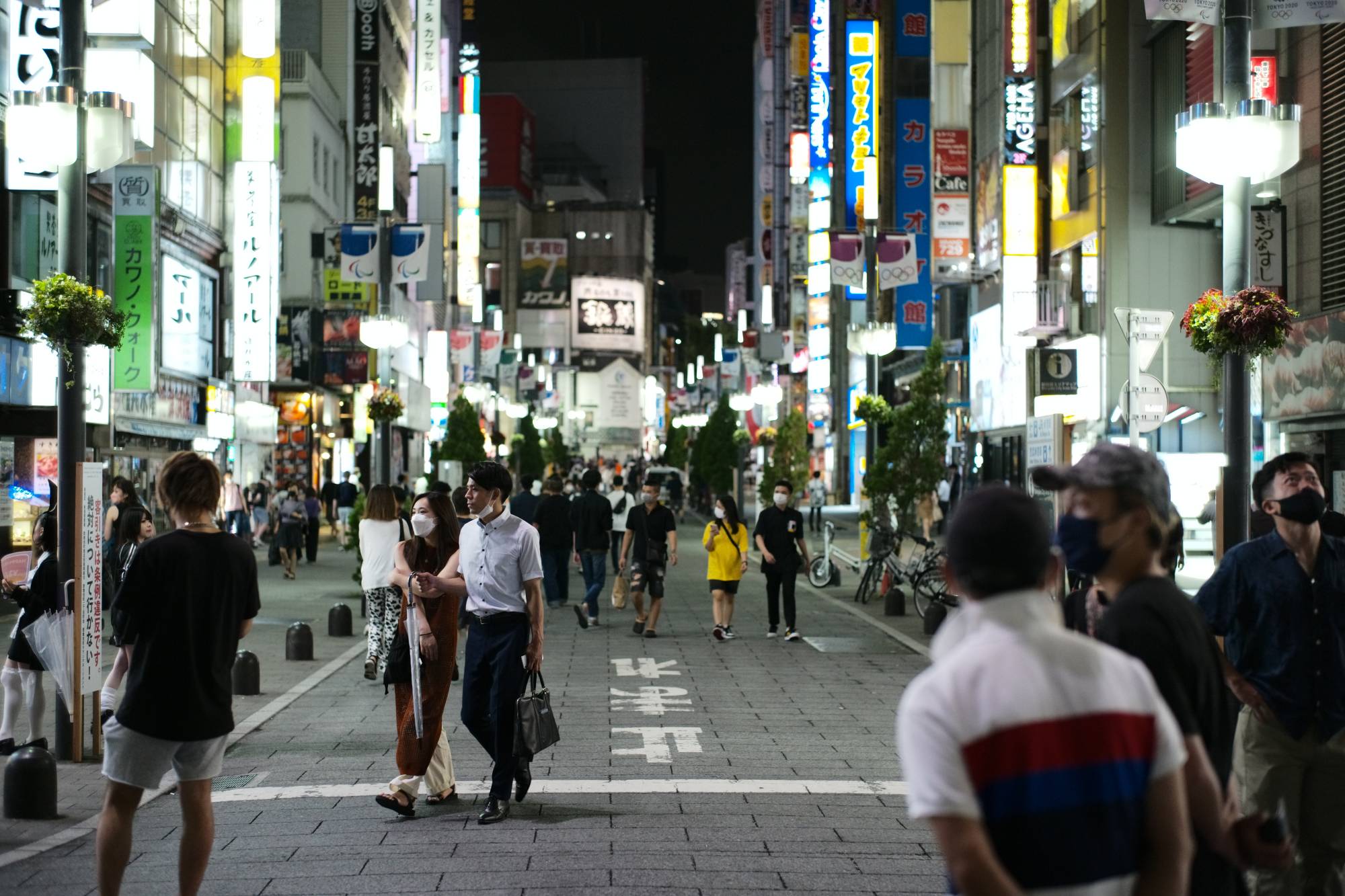 Pedestrians stroll through Tokyo's Shinjuku Ward on Thursday evening. Young people had been the focus of the capital's efforts to reduce foot traffic, but new data released by the city Thursday showed that adults between 40 and 64 years old account for the largest portion of evening traffic. | RYUSEI TAKAHASHI