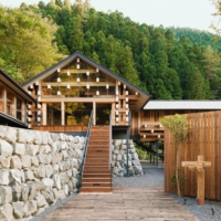 Kengo Kuma\'s Yusuhara Wooden Bridge Museum in Yusuhara, Kochi Prefecture | © TAKUMI OTA. COURTESY OF TASCHEN
