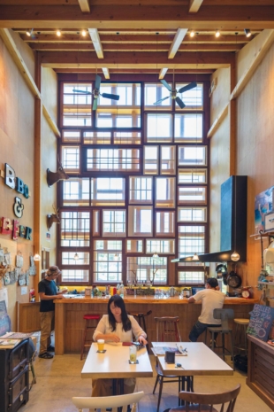 Hiroshi Nakamura & NAP's Kamikatz Public House in Kamikatsu, Tokushima Prefecture | © LAURIAN GHINITOIU. COURTESY OF TASCHEN. 