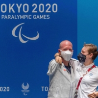 U.S. archer Matt Stutzman and Italian fencer Bebe Vio pose for photos after a news conference in Tokyo on Sunday. | AFP PHOTO / OLYMPIC INFORMATION SERVICES