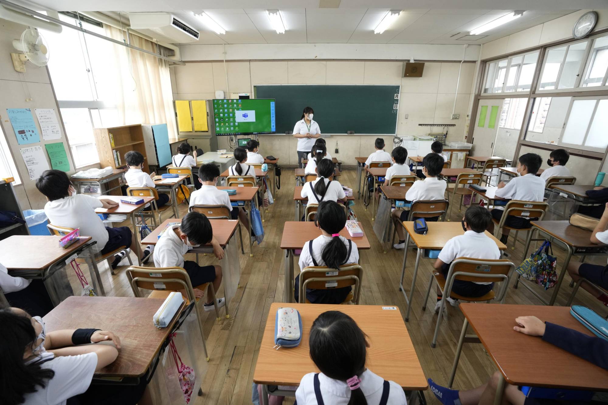 An elementary school classroom in the city of Osaka in May | KYODO